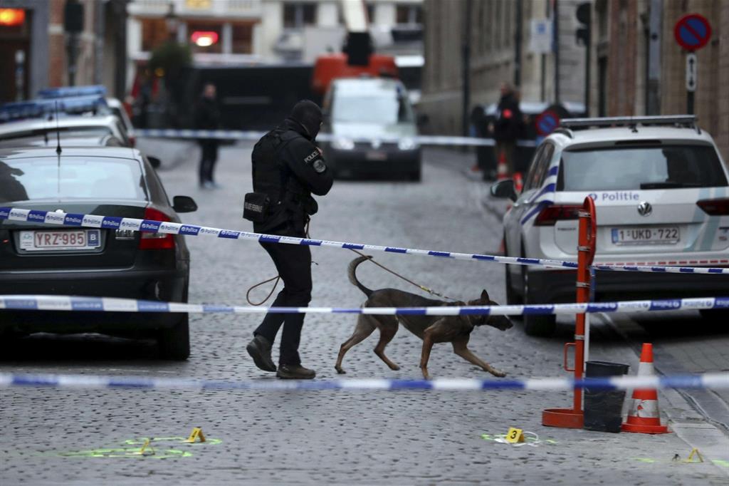 Il luogo dell'aggressione al poliziotto a Bruxelles (Ansa)