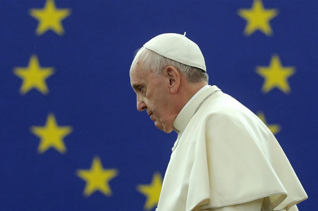 Papa Francesco in visita al Parlamento Europeo a Strasburgo il 25 novembre 2014 (Ansa/Christian Hartmann)