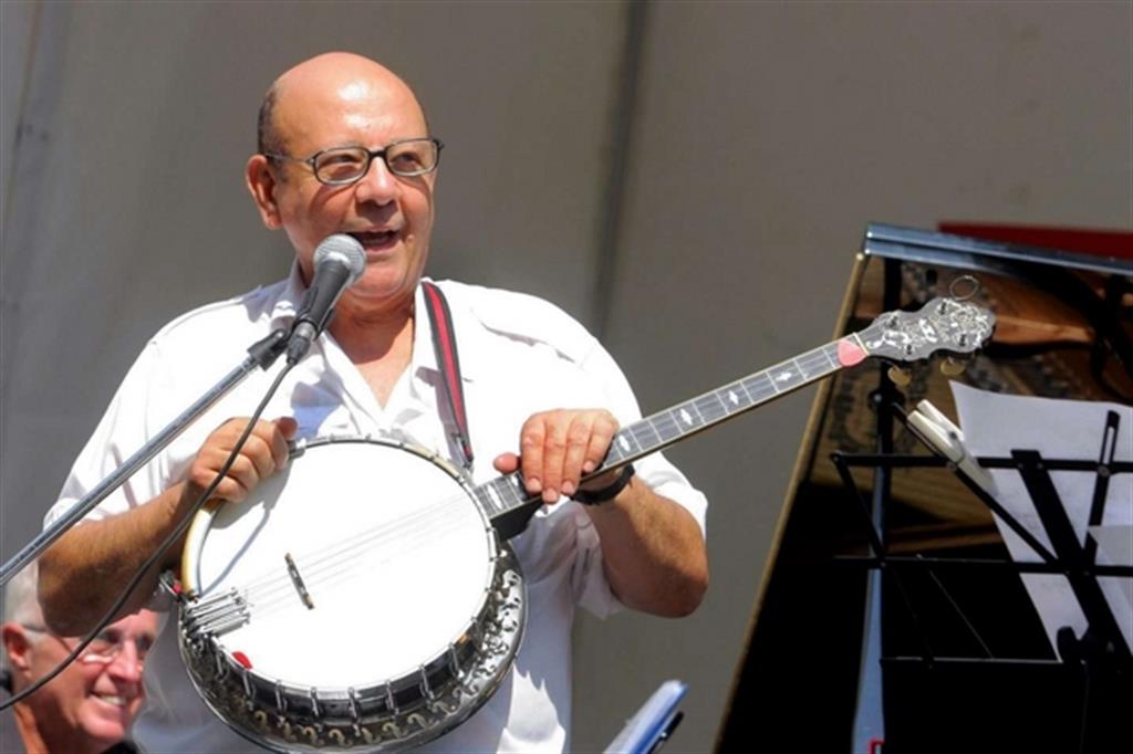 Lino Patruno con il suo banjo (foto di Alberto Cattaneo)