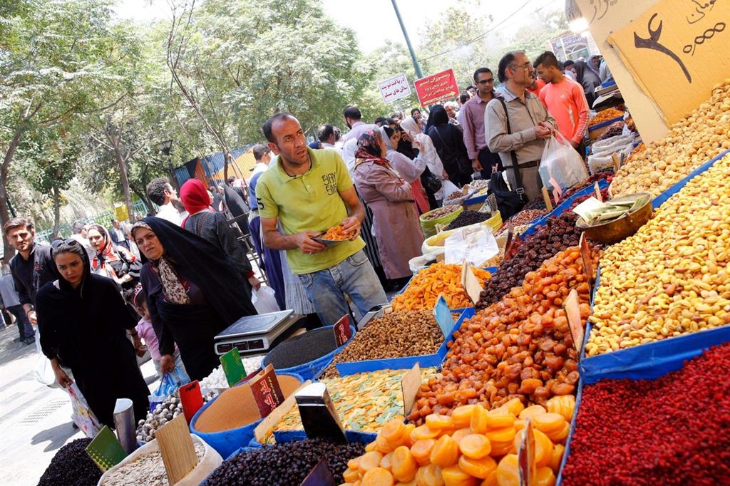 Il bazaar della capitale iraniana, Teheran (Ansa)