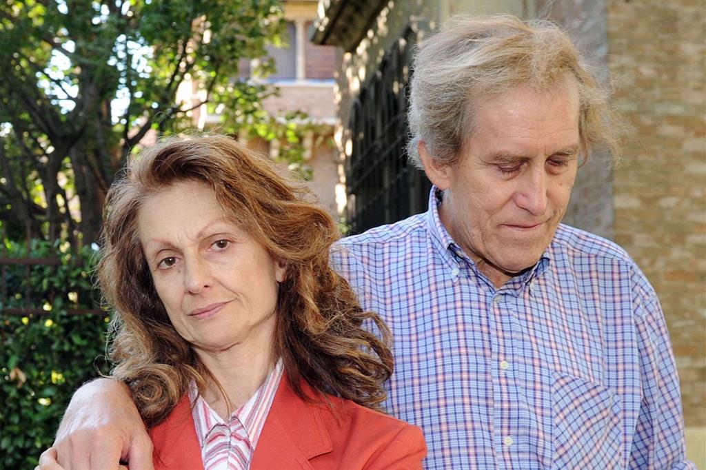 Gabriella De Ambrosis con il marito Luigi De Ambrosis, i genitori-nonni a cui nel 2011 fu tolta la figlia (Ansa)