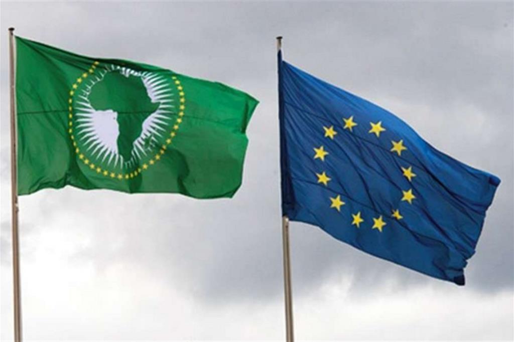 Le bandiere dell’Unione Africana e dell’Unione Europea