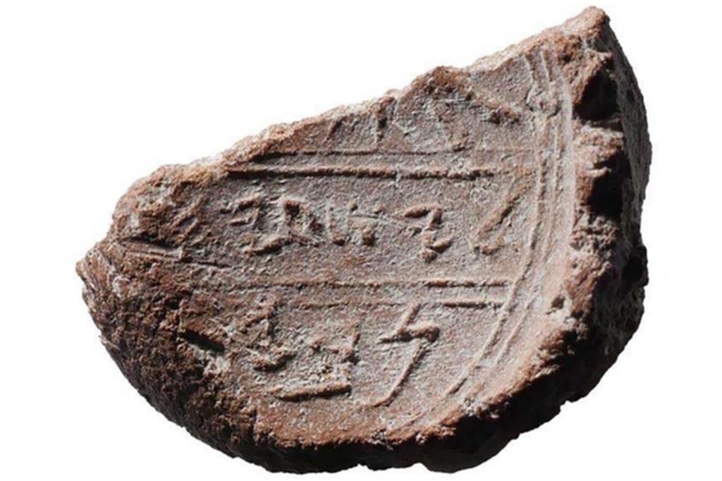 il sigillo di 2.700 anni fa che riporterebbe il nome del profeta Isaia (Ouria Tadmor/Eilat Mazar)