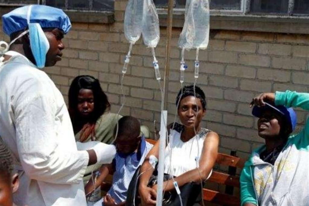Un centro medico ad Harare: nella capitale, in un mese e mezzo, si contano oltre novemila casi di conragio