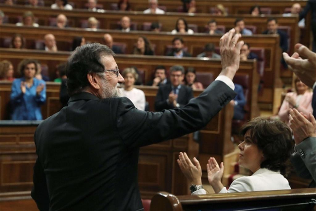 L'addio di Mariano Rajoy alla politica? Il premier dopo il voto abbandona il Parlamento di Madrid /Ansa)