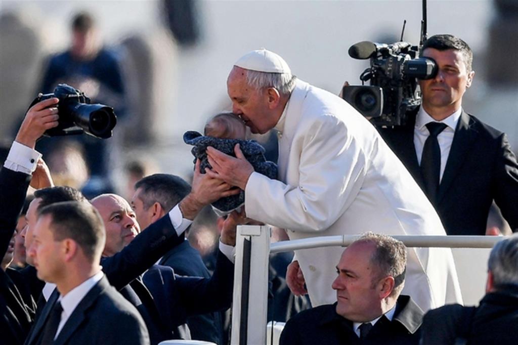 Papa Francesco: il mondo ha bisogno di pace, preghiamo per la pace