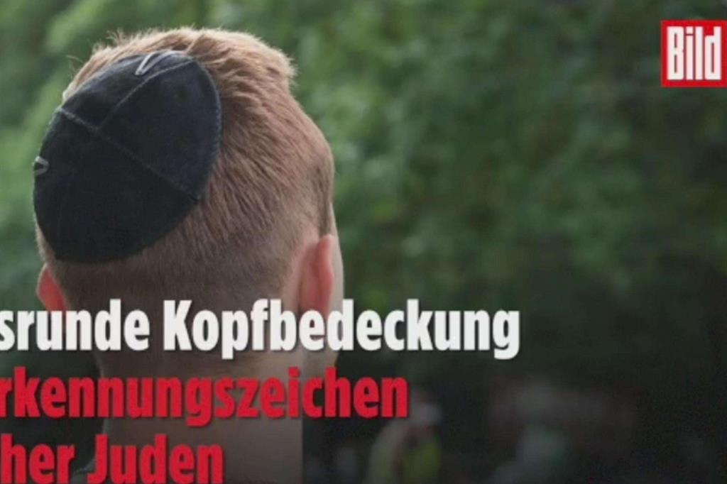 Una delle due vittime ha filmato l'aggressione antisemita e postato il video su web (Ansa)
