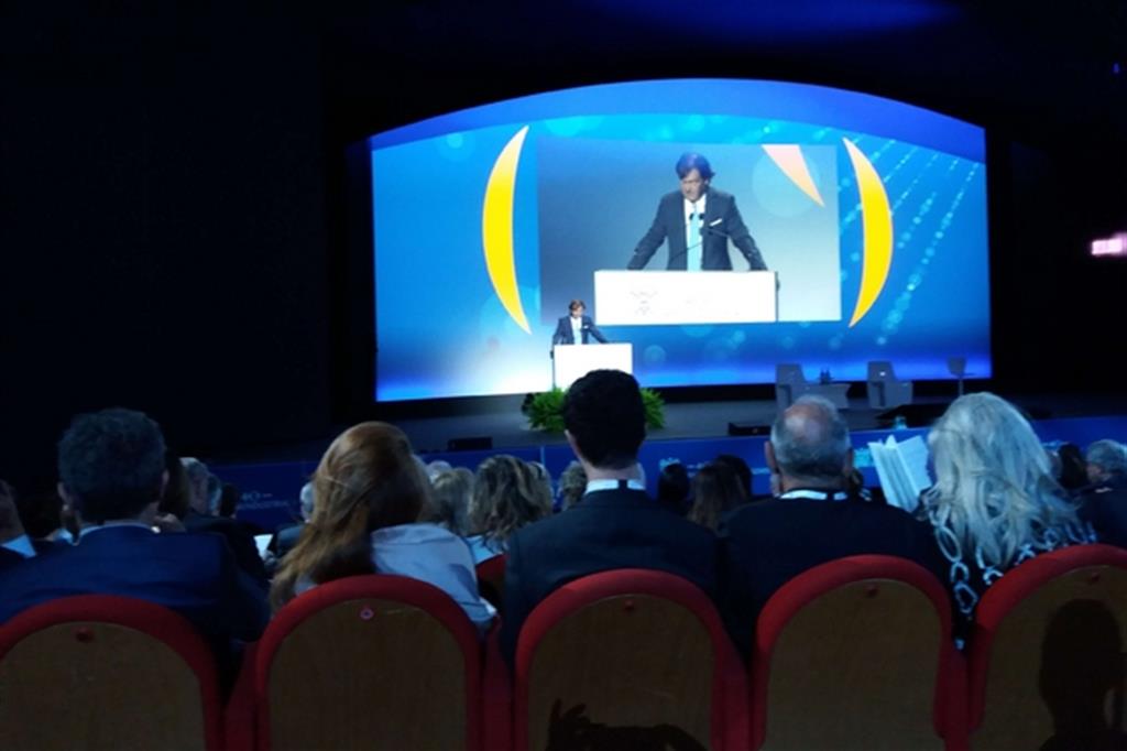 Il presidente di Farmindustria, Massimo Scaccabarozzi, legge la relazione nel corso dell'assemblea pubblica