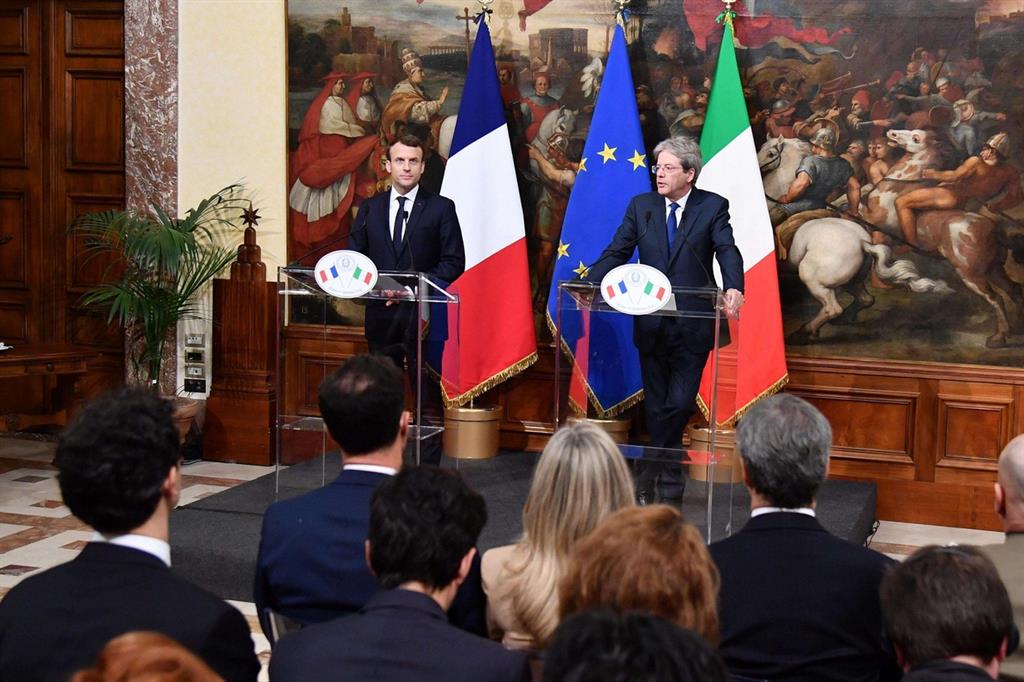 Macron: sui migranti ottimo lavoro dell'Italia, ha il mio rispetto 