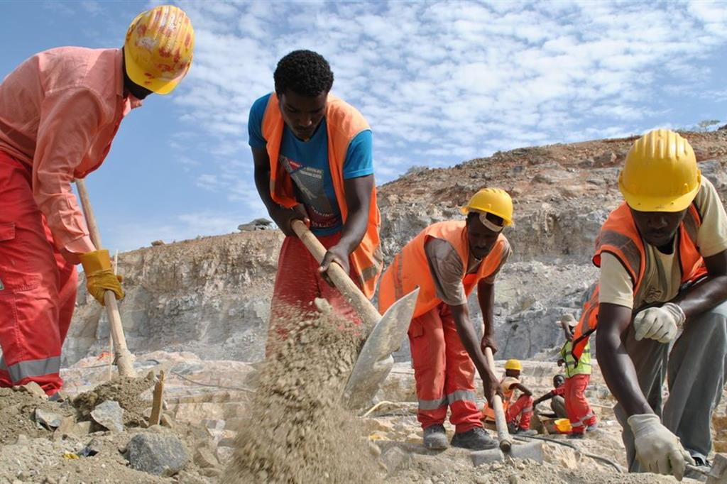 I lavori per la grande diga sul Nilo in Etiopia