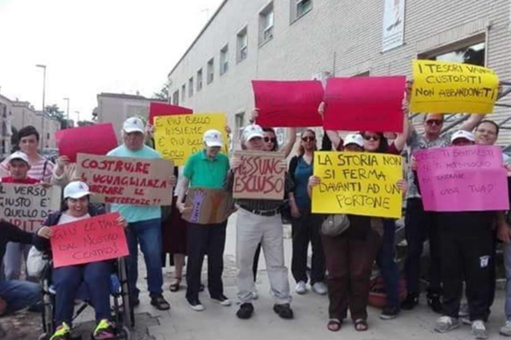 La protesta dei disabili seguiti dalla Caritas di Benevento