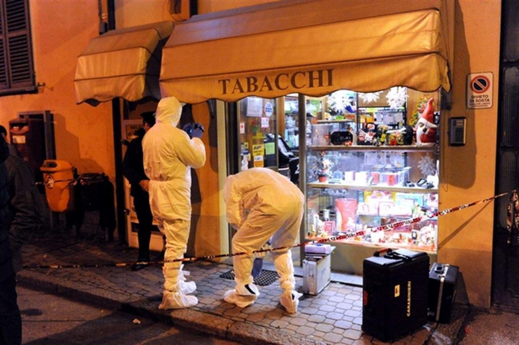 La tabaccheria di Manuel Bacco. Il titolare è stato ucciso durante una rapina finita in sparatoria, il 19 dicembre 2014