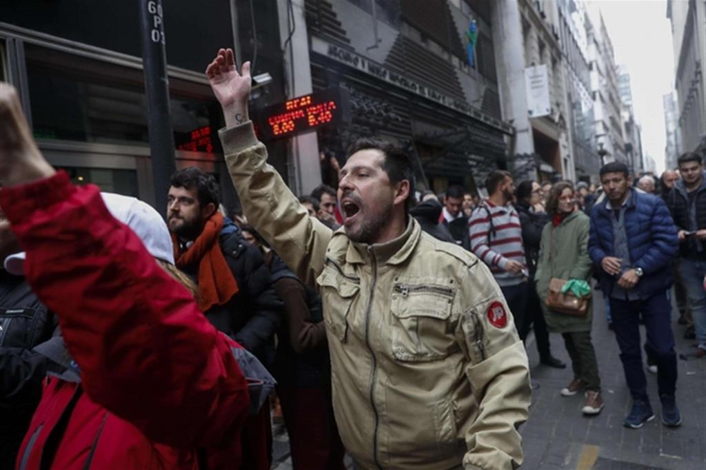 Le proteste a Buenos Aires contro il carovita (Ansa)