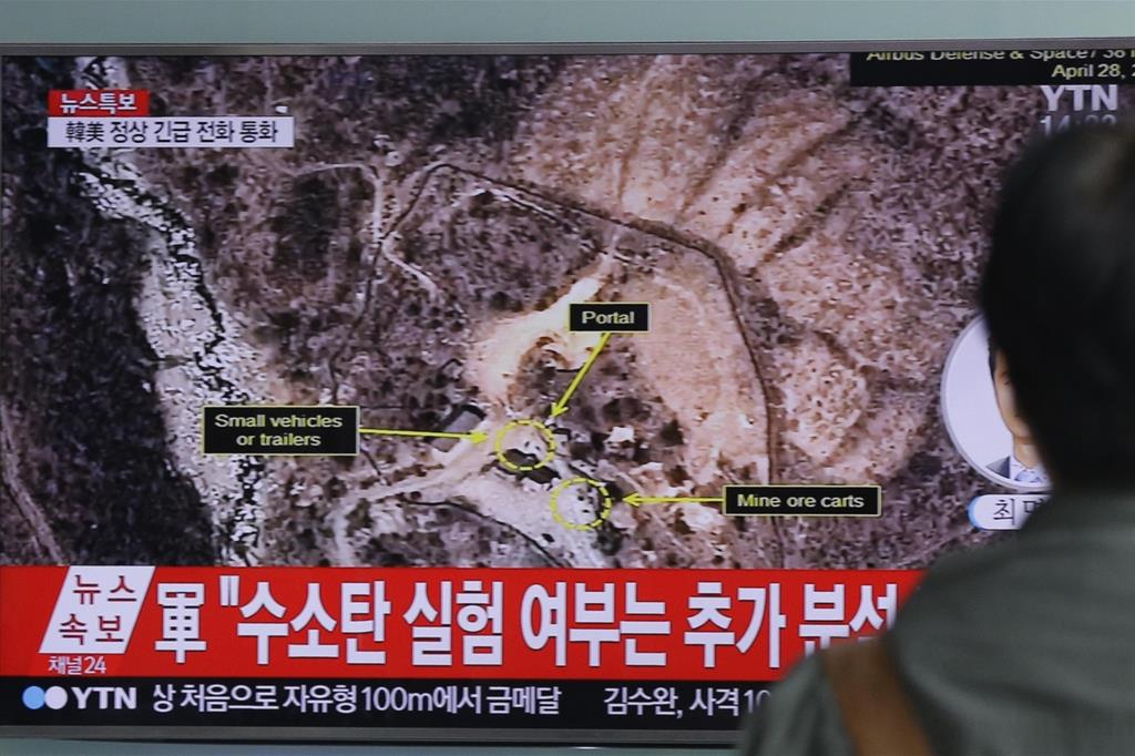 Una foto del 2016 mostra un test nucleare nord coreano mostrato alla tv della Sud Corea (Ansa)