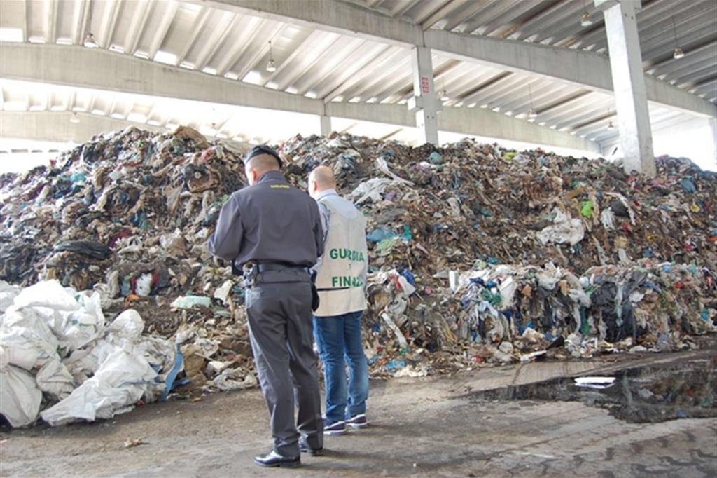Stoccati più rifiuti del consentito: sequestrato impianto nel Casertano