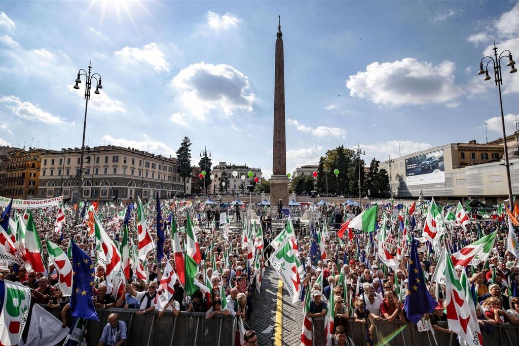 Manifestanti del Pd in Piazza del Popolo