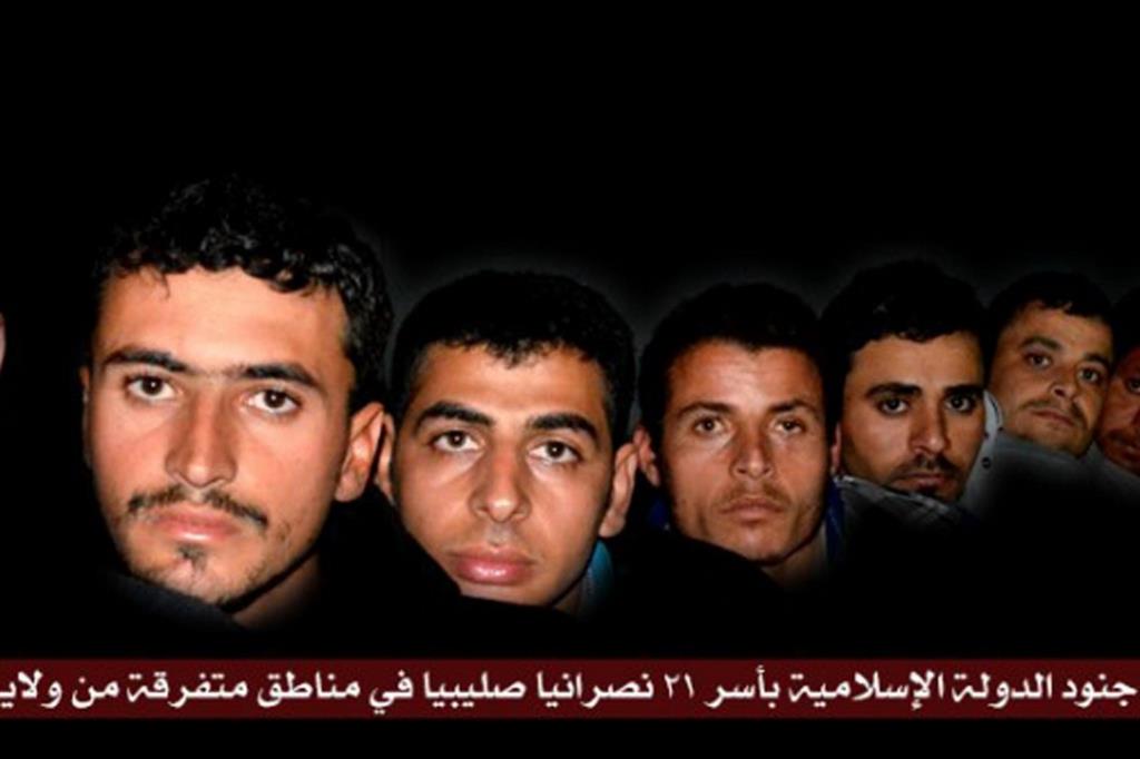 Le immagini dei 21 copti egiziani uccisi dal Daesh in Libia nel 2015 (Ansa)