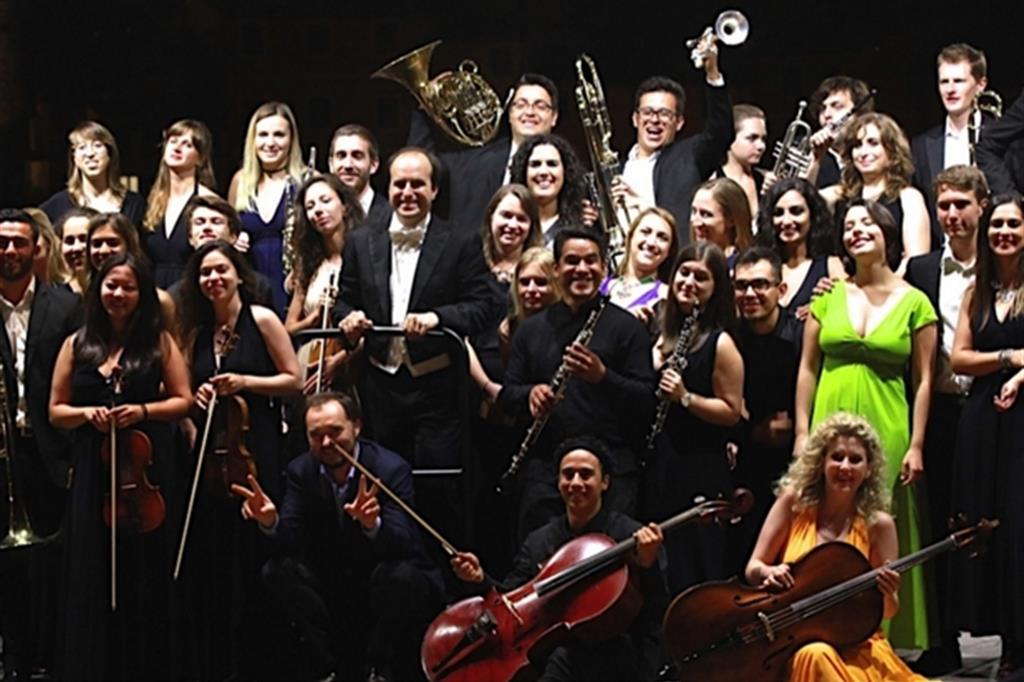 L’Orchestra Excellence, composta da giovani provenienti da tutto il mondo