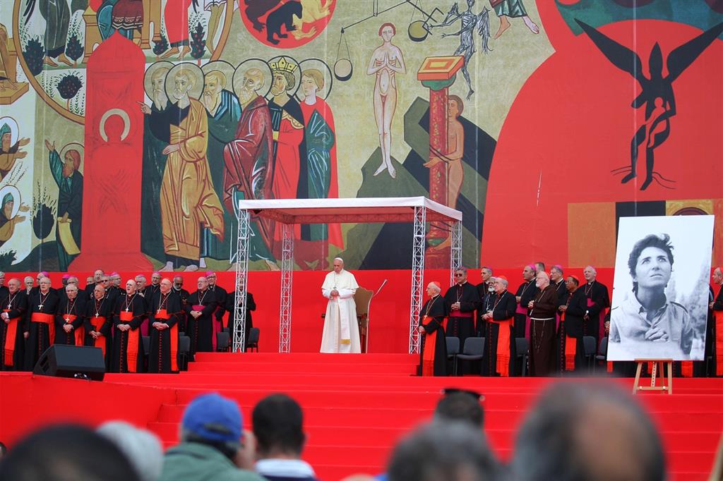 Papa Francesco sul palco a Tor Vergata (Siciliani)