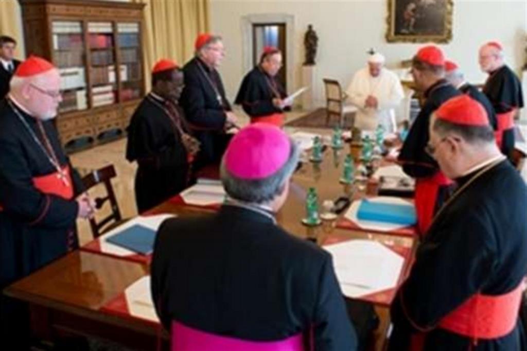 Una riunione del Consiglio di cardinali, alla presenza del Papa