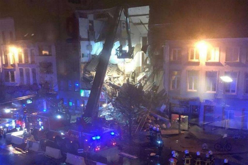 La palazzina esplosa la scorsa notte ad Anversa (Ansa)