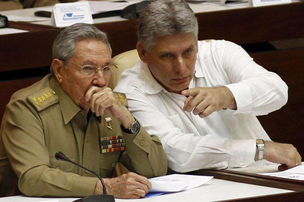 Fidel Castro e Raúl Diaz-Canel nel 2013 (Ansa)