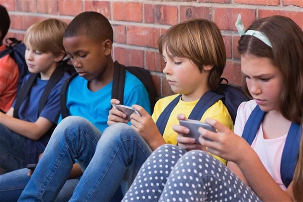 Difendiamo i bambini dagli smartphone