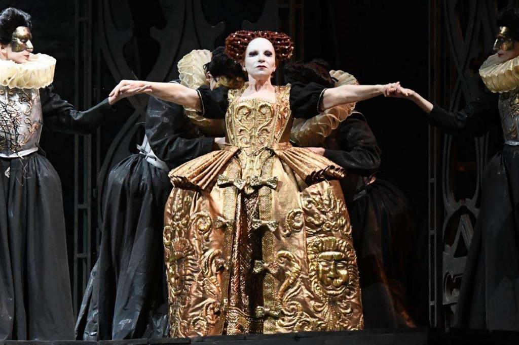 Il soprano Mariella Devia nei panni di Elisabetta nell’opera “Roberto Devereux” di Donizetti