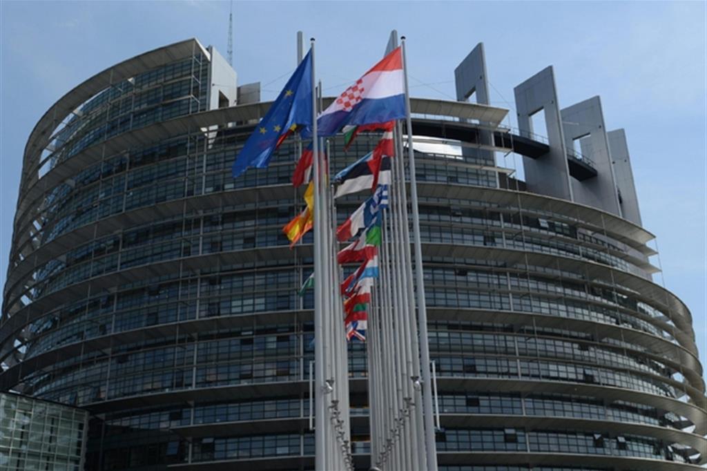 Il Parlamento Ue vuole una finanza sostenibile