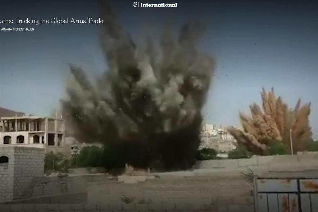 Bombe in Yemen in un fermo immagine di un video pubblicato dal New York Times