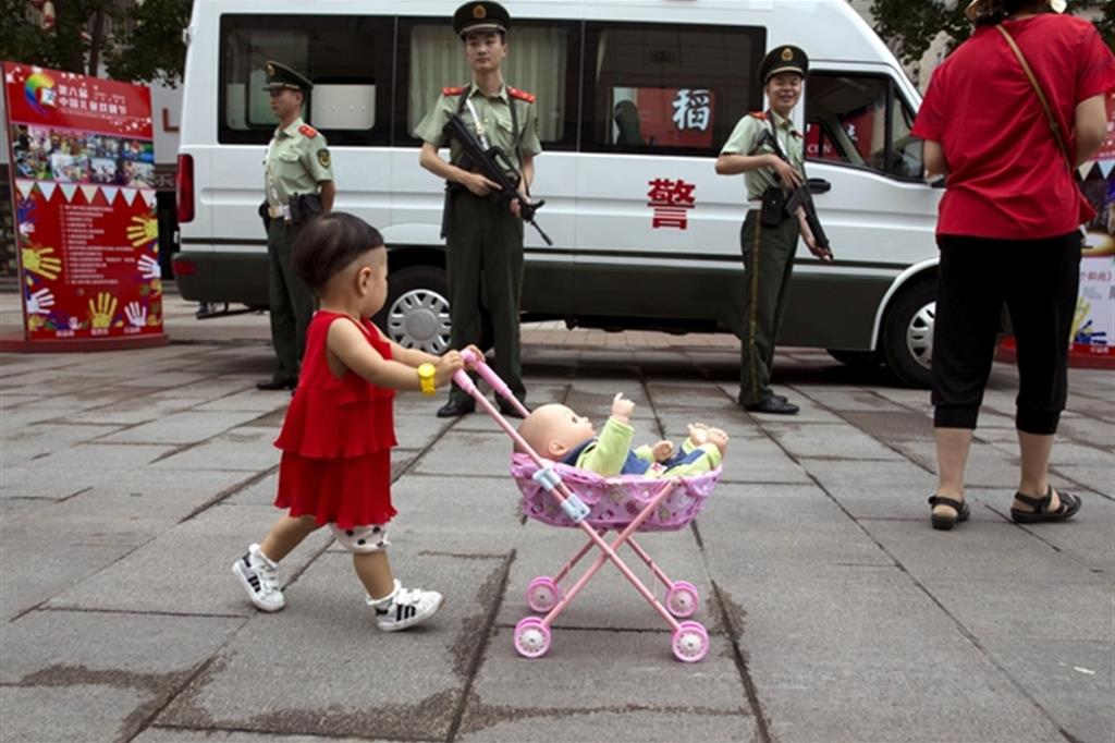 La Cina adesso accelera: servono più figli