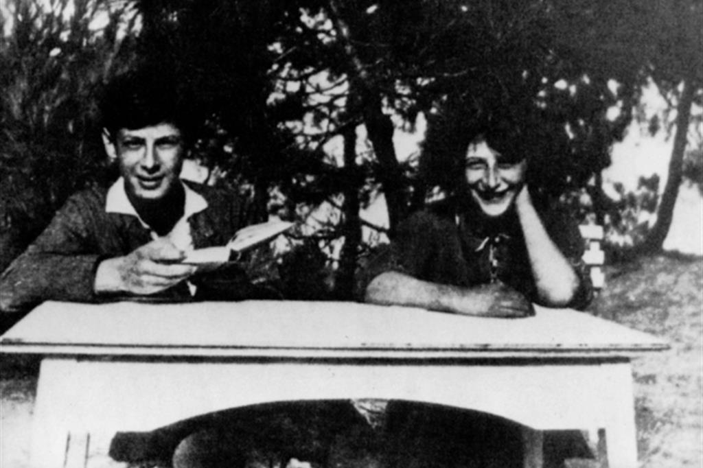 Simone Weil, a destra, con il suo fratello maggiore André (Archivio Giovannetti/Effigie)