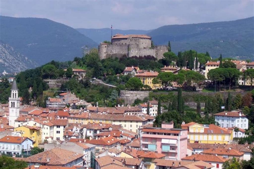 Una vista panoramica del centro di Gorizia con il castello