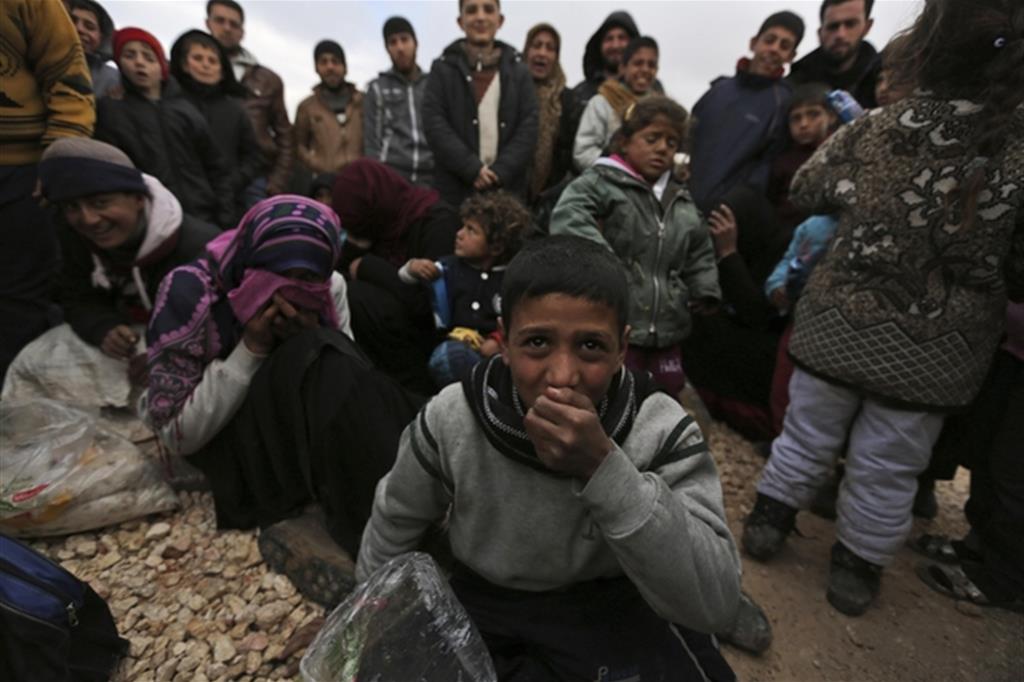 Profughi siriani al confine con la Turchia, foto Ansa del febbraio 2016