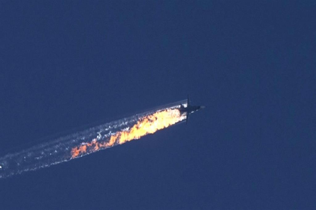 Un jet russo abbattuto in Siria in un'immagine d'archivio (Ansa)