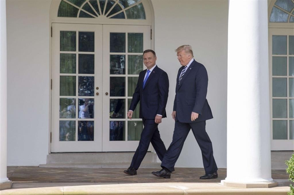 Donald Trump con il presidente polacco Andrzej Duda alla Casa Bianca (Ansa)