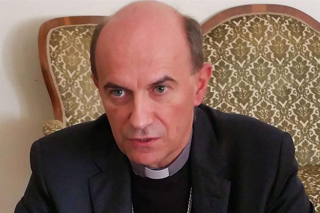 Il vescovo Stefano Russo (Fotogramma)