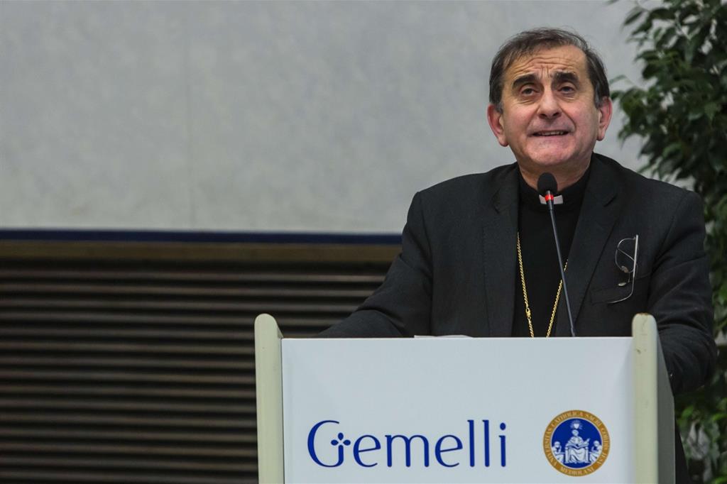 Monsignor Delpini al Gemelli: la malattia non è una punizione di Dio