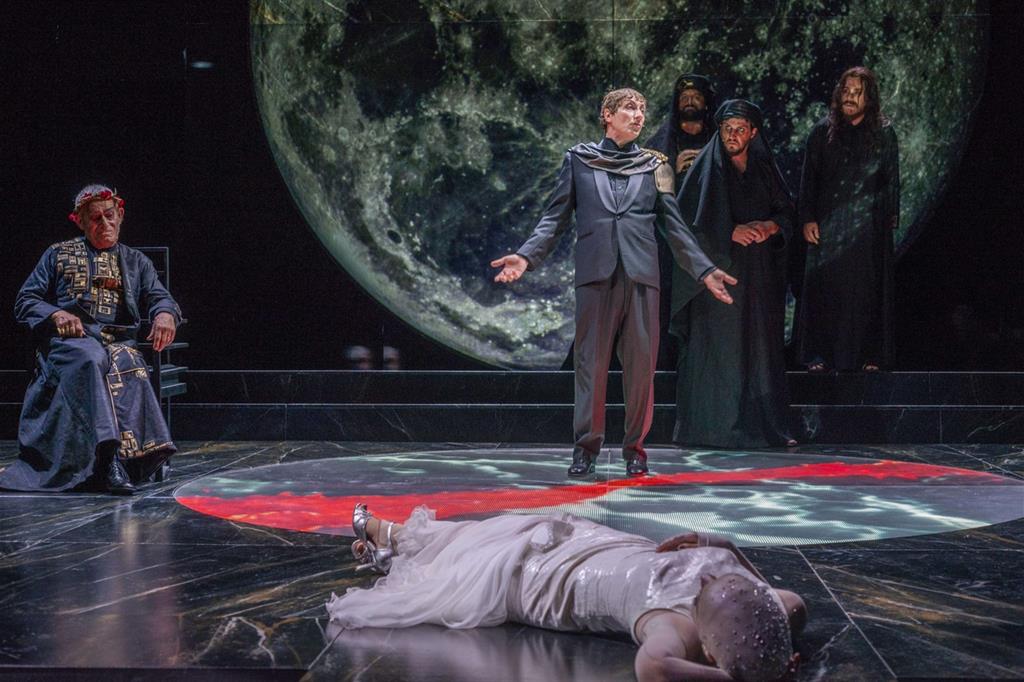 Una scena di Salomé, di Oscar Wilde per la regia di Luca De Fusco, al Teatro Grande di Pompei