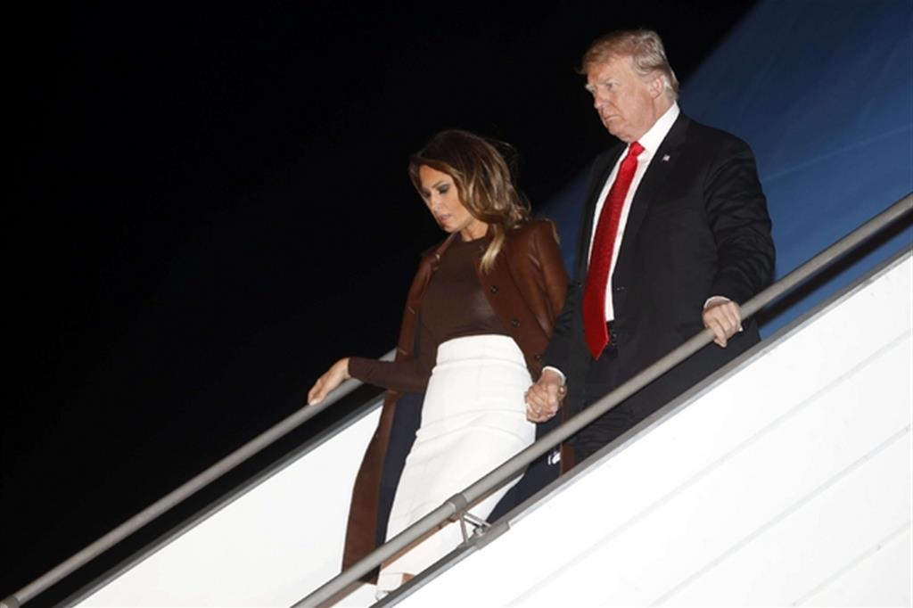 Donald Trump e la moglie Melania all'arrivo a Buenos Aires (Ansa)