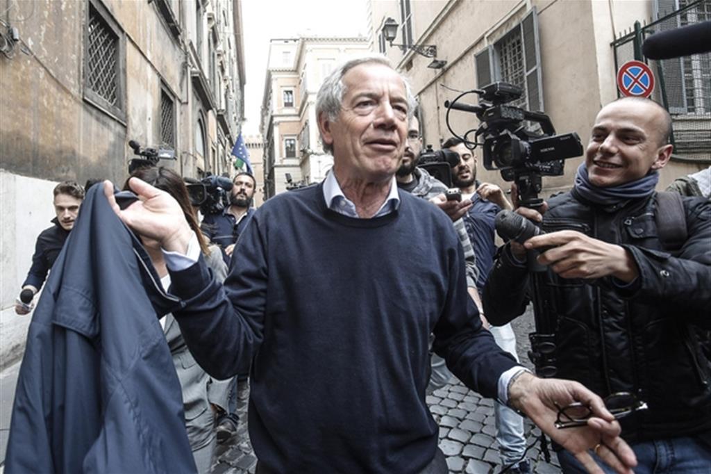 L'ex capo della Protezione Civile, Guido Bertolaso, assolto «perché il fatto non sussiste»