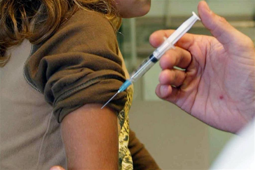 Vaccini, l'obbligo per la scuola slitta al 2019