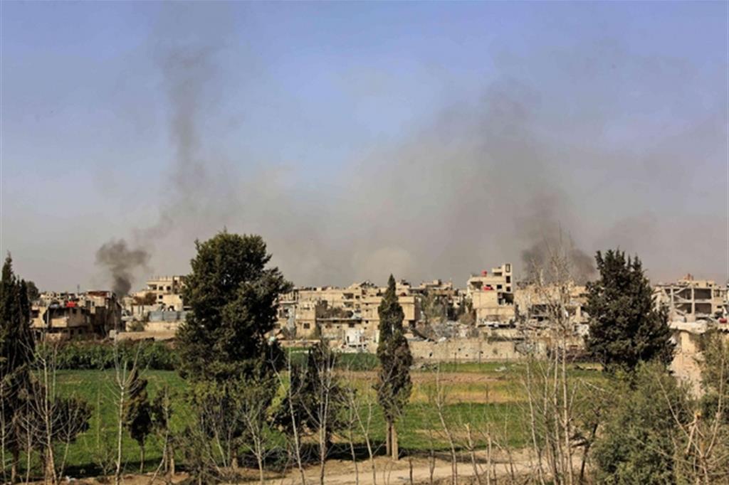 Fumo sale da Hamouryah, nella Ghouta orientale (Afp)