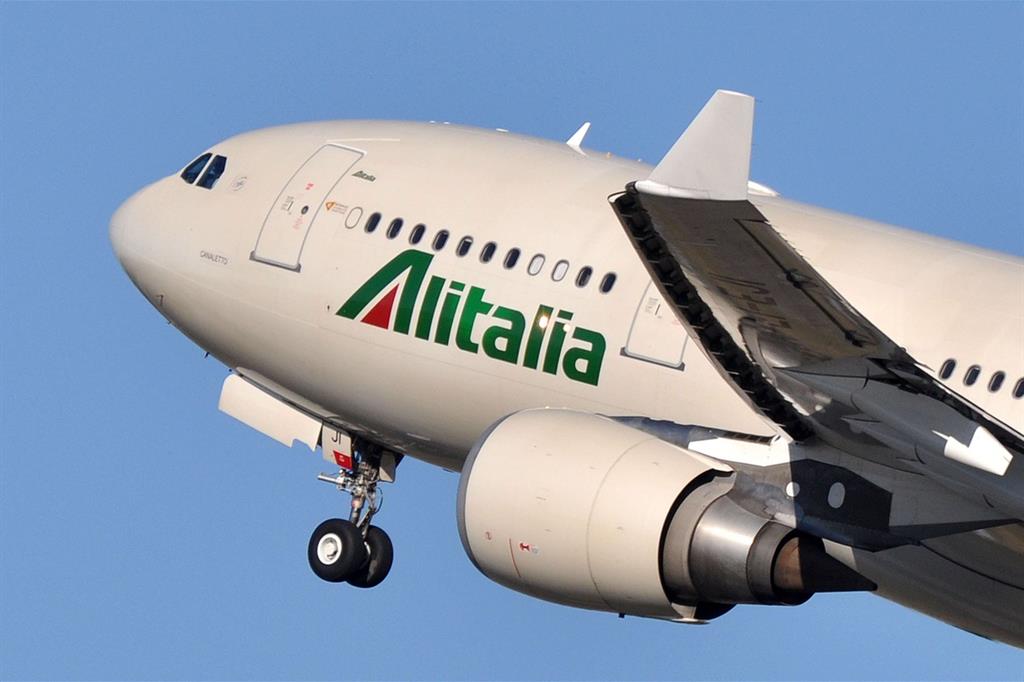 Un A330 di Alitalia decolla a Fiumicino (Eric Salard, https://flic.kr/p/FQBgkv)