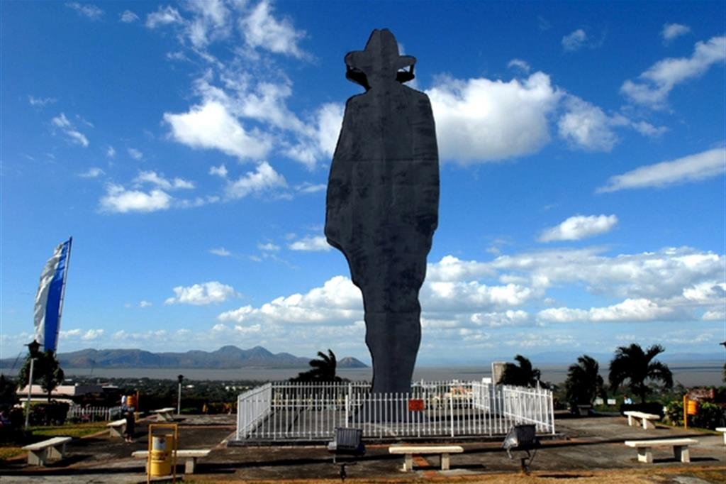 La statua di Augusto Cesar Sandino, tra i condottieri della resistenza rivoluzionaria
