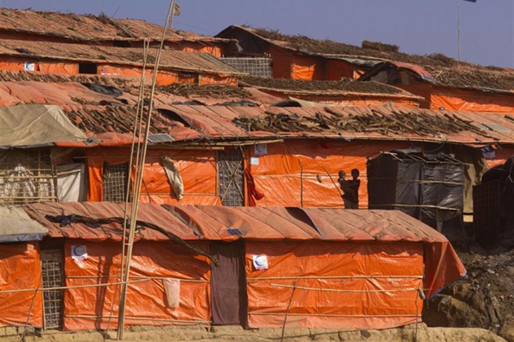 I rifugi di fortuna costruiti da Rohingya a Cox’s Bazar, in Bangladesh (Ansa)