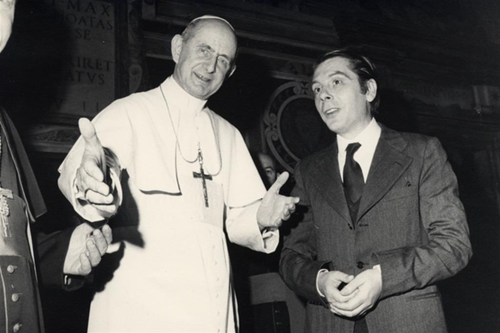 Paolo VI con il direttore di “Avvenire” Angelo Narducci in Vaticano per l’incontro con la redazione, il 27 novembre 1971 (Archivio fotografico Istituto Paolo VI di Brescia)