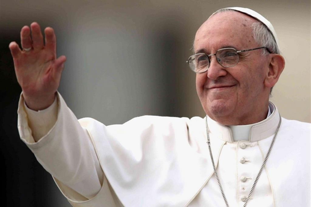 Papa Francesco: la persecuzione dei cristiani rende urgente l'unità