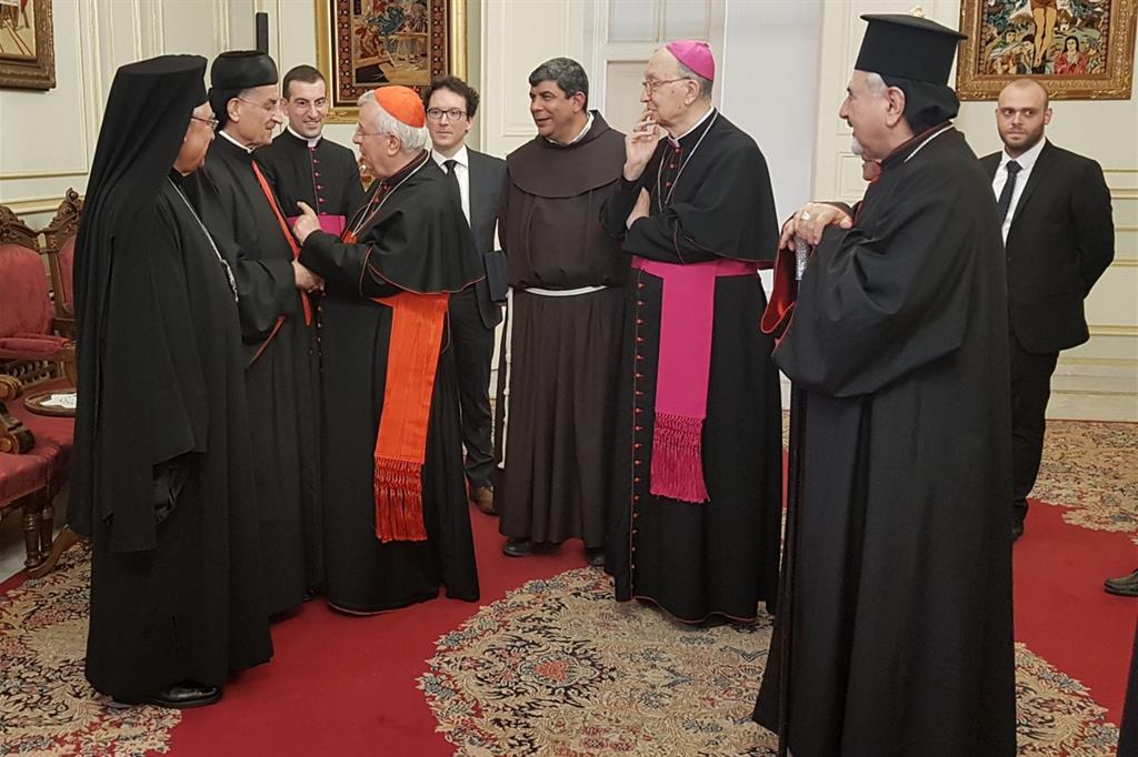 Il cardinale Gualtiero Bassetti in Libano mentre incontra i patriarchi della regione (foto Gambassi)