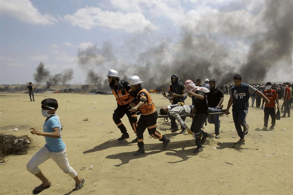 Sono oltre 60 i palestinesi uccisi nelle proteste di lunedì alla barriera tra Israele e la Striscia di Gaza (Ansa)